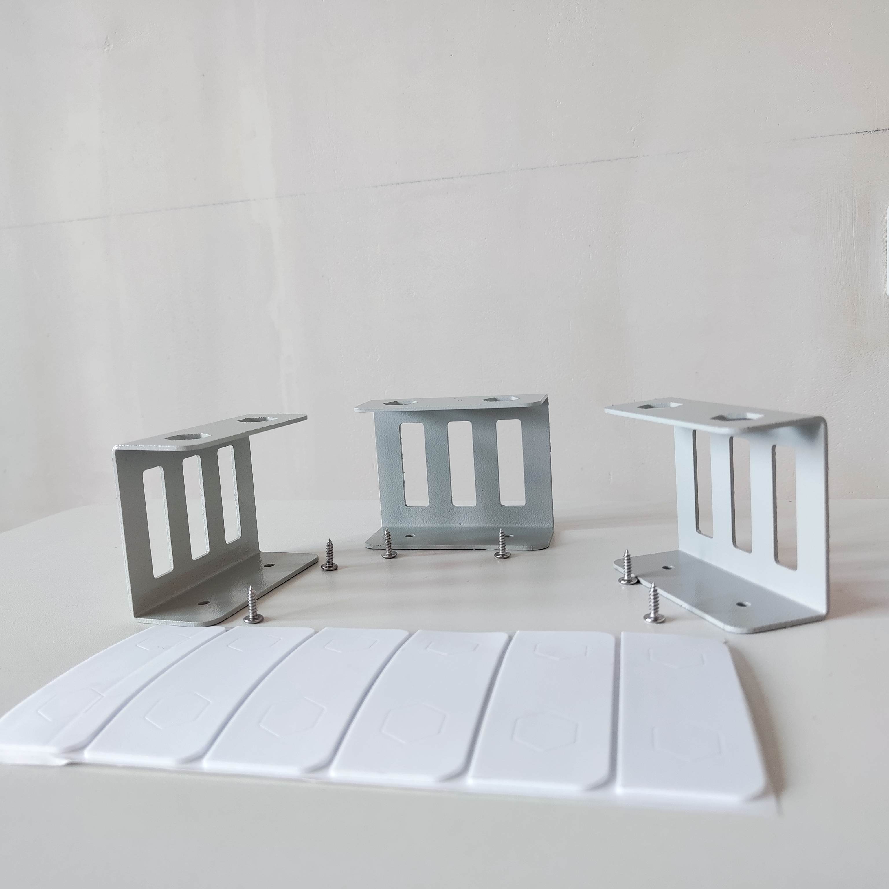 laptop MacBook pod biurkiem uc – Desk Setup Mac recenzja i cena