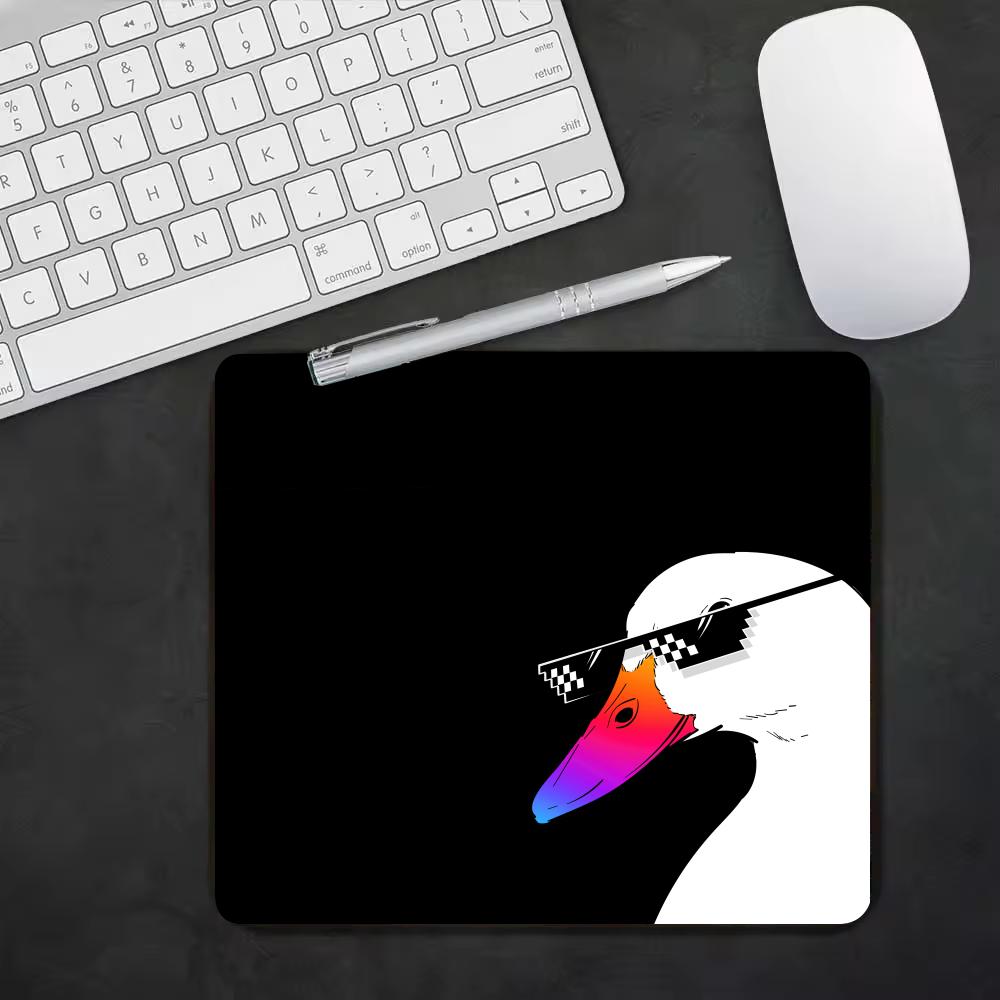 Podkładka pod mysz z uroczym w – Desk Setup Background recenzja i cena